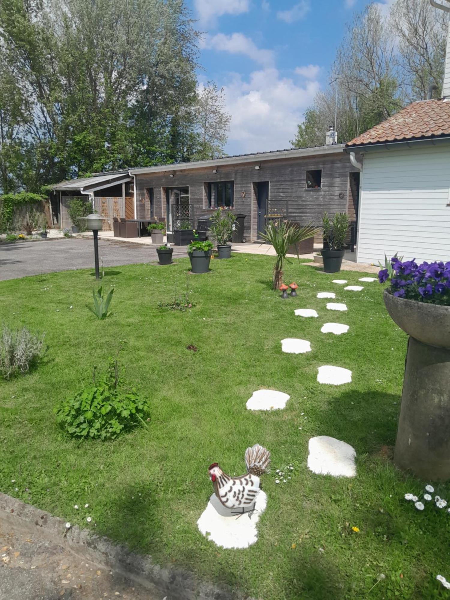 Au Dela Des Remparts Villa Montreuil  Bagian luar foto